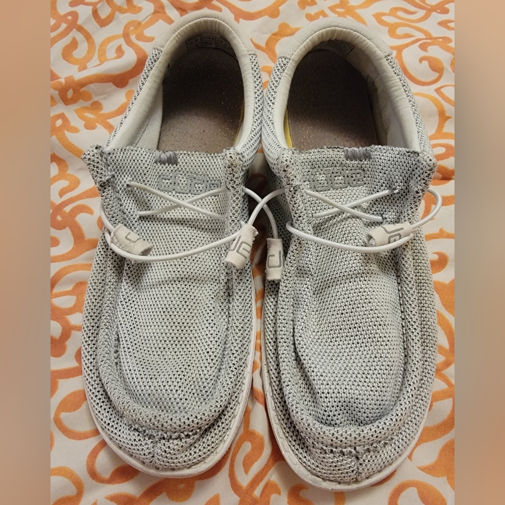 Men's size 9 HEY DUDE Wally Sox